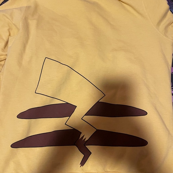 Pikachu jacket - Picture 1 of 3
